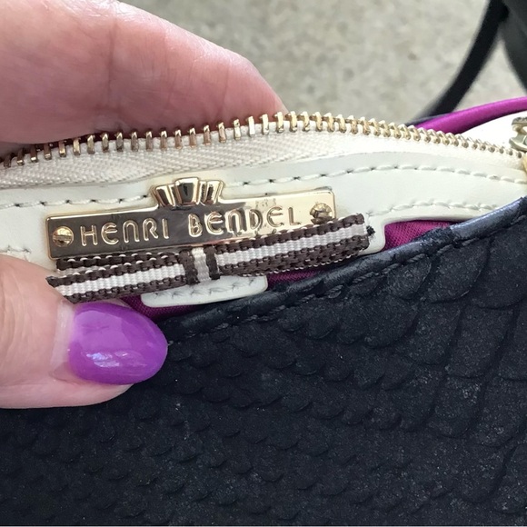 Black and Gold Envelope Henri Bendel Clutch - Picture 4 of 11